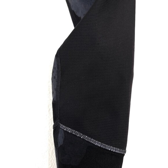 ATHELTA Shadow Camo Relay 2.0 Capri Tight Leggings Black and Grey Womens Small - Picture 8 of 10